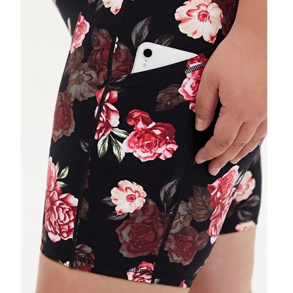 Torrid Women’s Plus Size Black Floral Wicking Bike Short Size 1X - Picture 3 of 12
